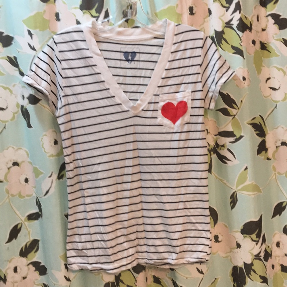 Super cute striped v neck tee with heart pocket ❤️